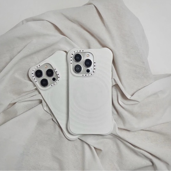 CASETiFY Ripple Case - Picture 2 of 5